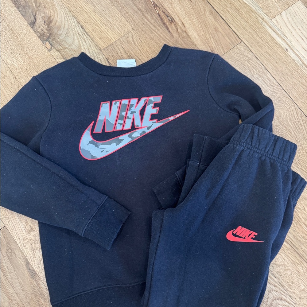 Nike Kids Black and Red Sweatpant Set • Size 5/6 • GUC